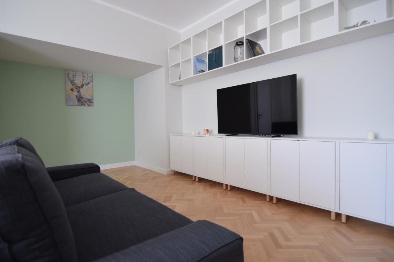 Beautiful Apartment In Old City Bukarest Exterior foto