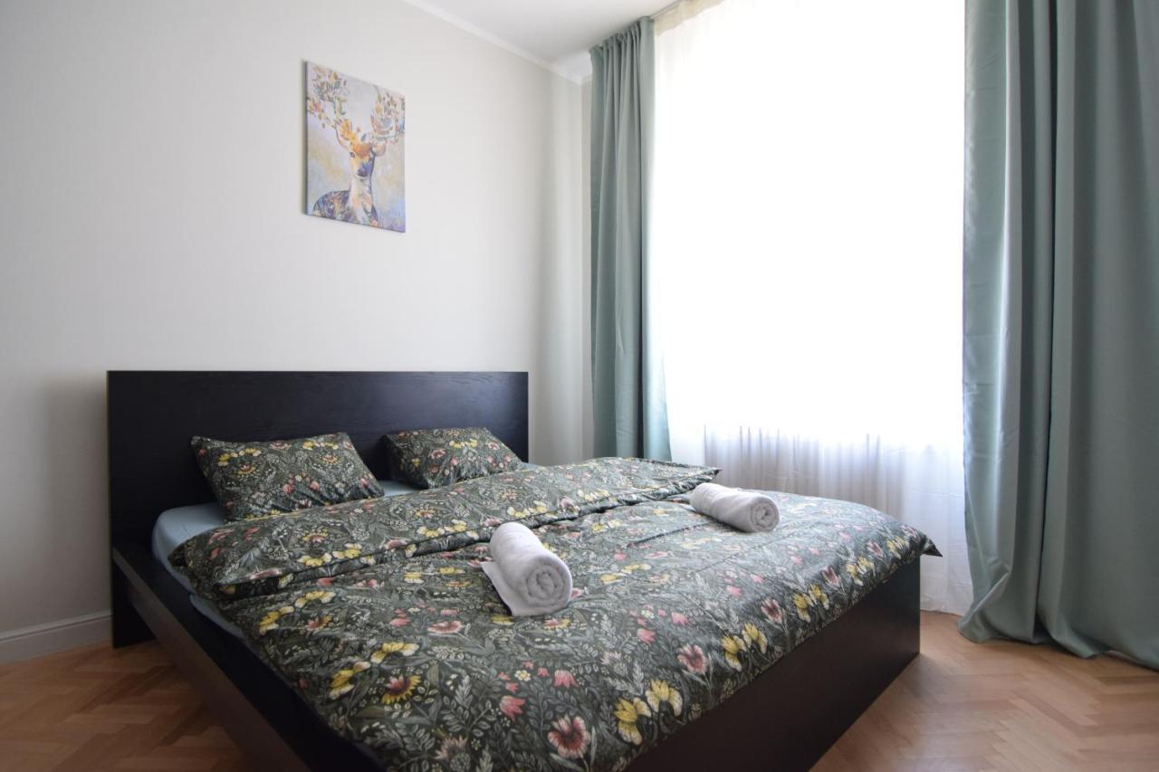 Beautiful Apartment In Old City Bukarest Exterior foto