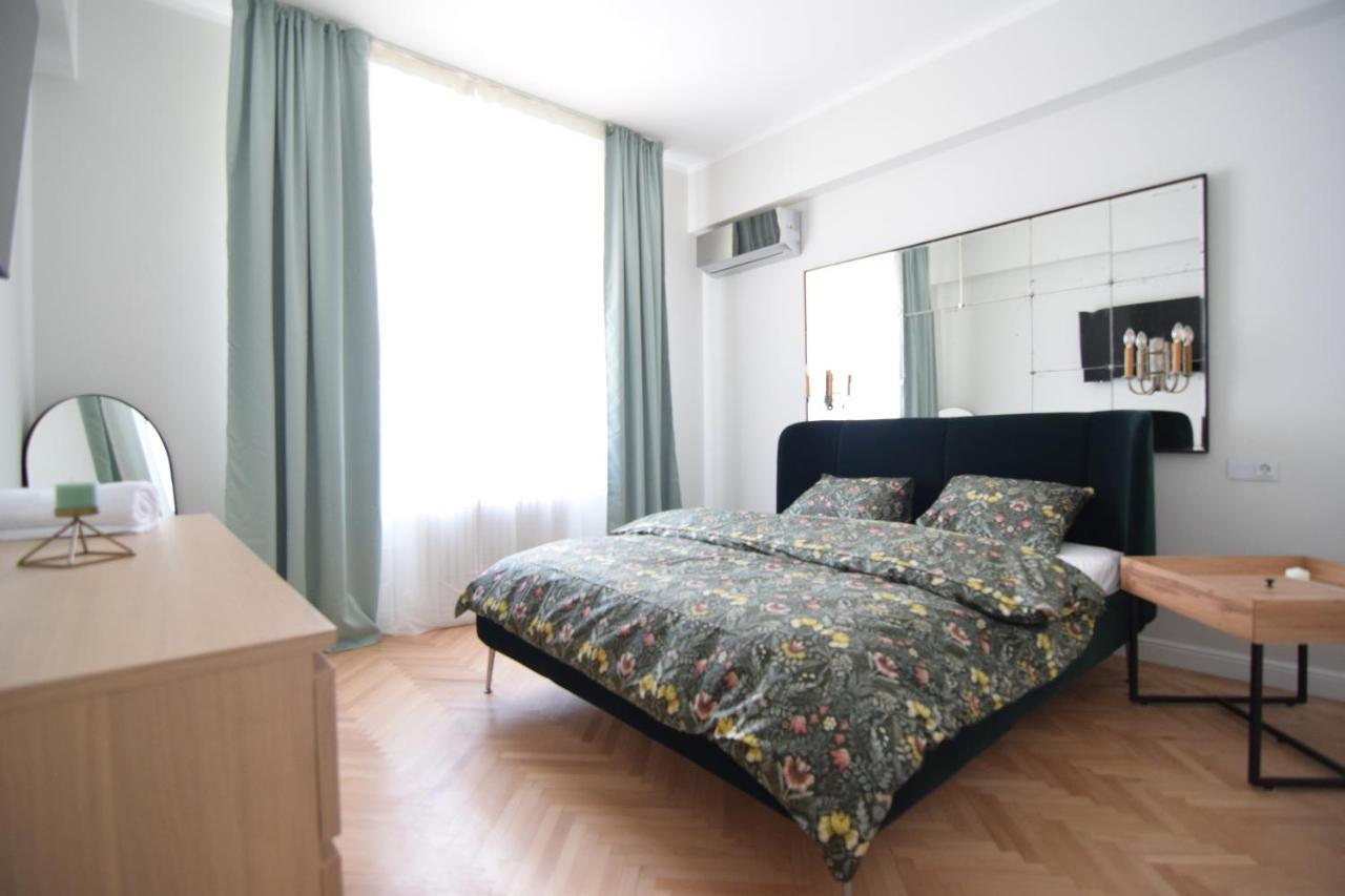 Beautiful Apartment In Old City Bukarest Exterior foto