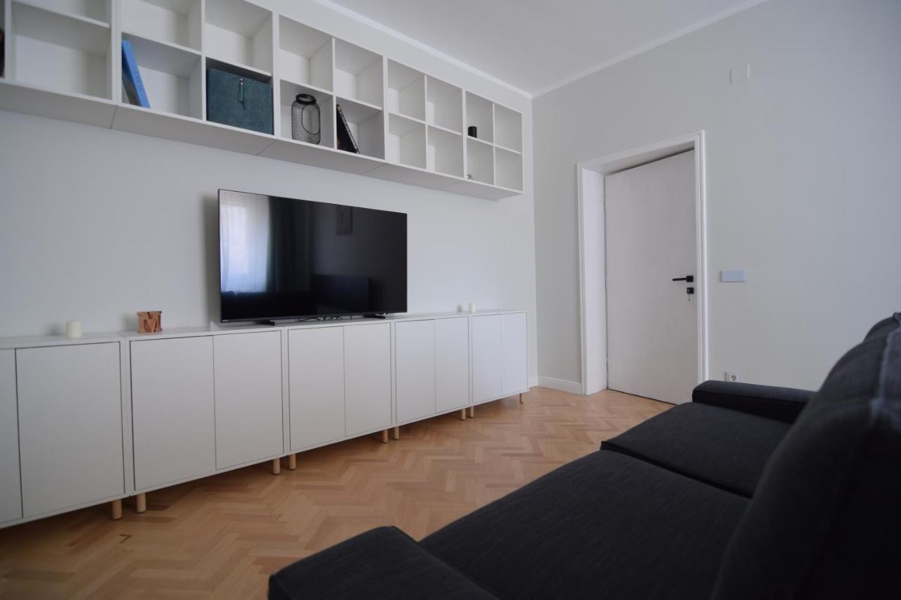 Beautiful Apartment In Old City Bukarest Exterior foto