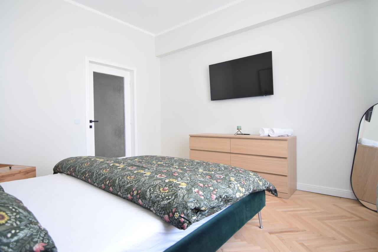 Beautiful Apartment In Old City Bukarest Exterior foto