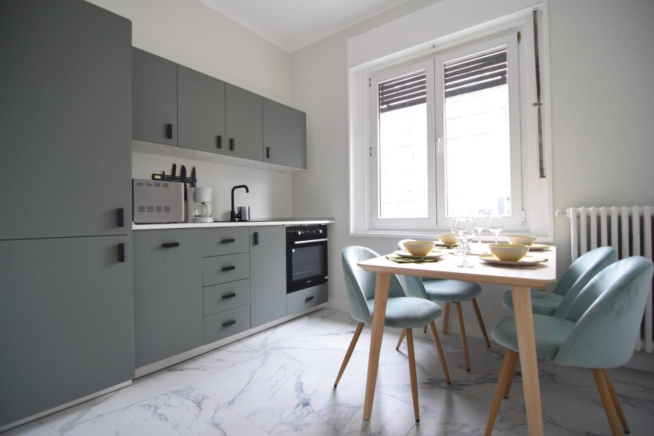 Beautiful Apartment In Old City Bukarest Exterior foto