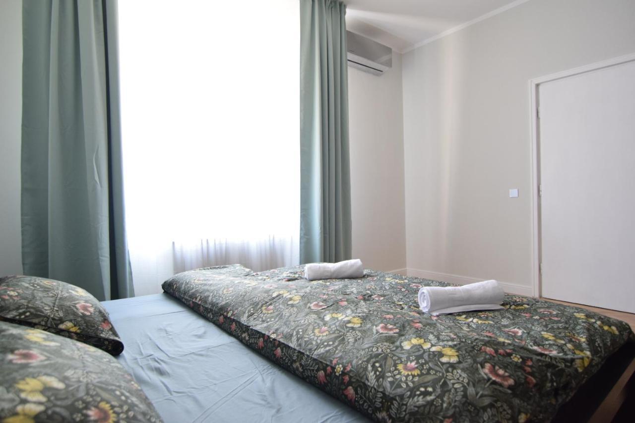 Beautiful Apartment In Old City Bukarest Exterior foto