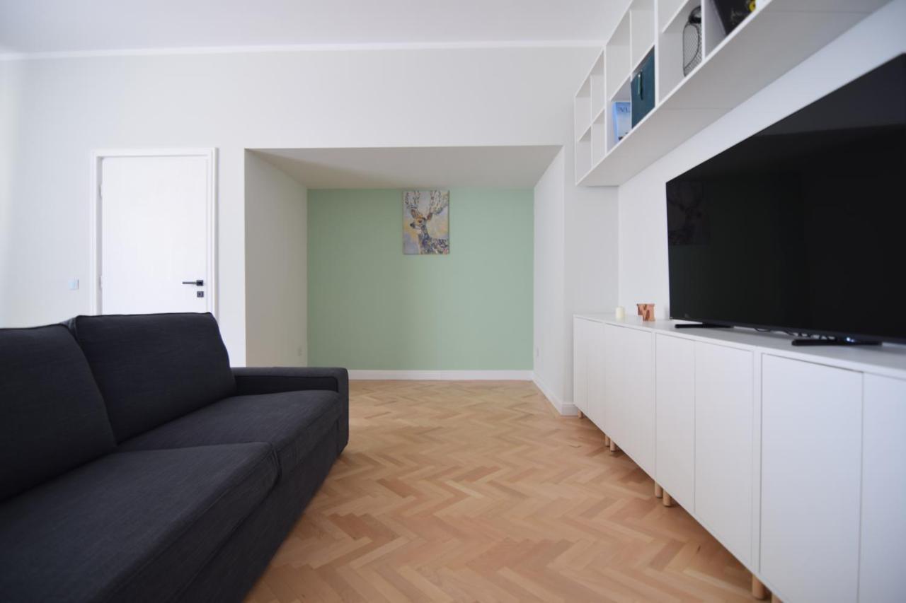 Beautiful Apartment In Old City Bukarest Exterior foto